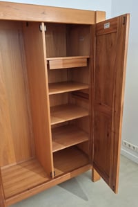 Image 3 of Armoire en orme dans le gout de Regain