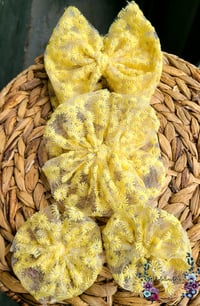 Image 2 of Mini Mesh Flowers