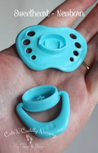 Image 4 of Sweetheart - Newborn - Honeybug - Magnetic Pacifier - Magnet included - Lilly