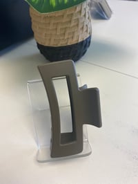 Image 4 of SQUARE HAIR CLAW Small 