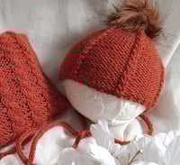 Image 3 of Newborn  photoshoot knitted set | pillow and bonnet | rusty orange