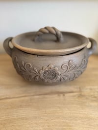 Image 4 of Cazuela Yulinda Bordada