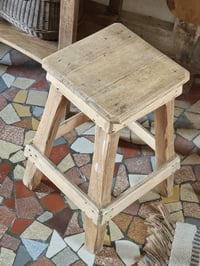 Image 2 of Le tabouret rustique 