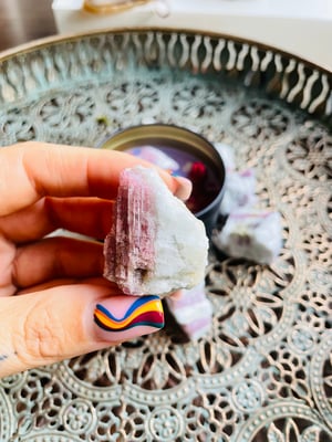 Image of Heart opening - forgiveness crystal candle 