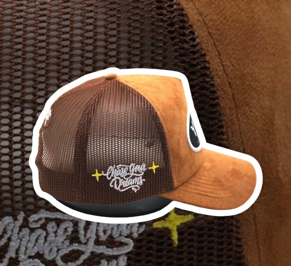 ✨Chase Your Dreams✨ brown suede trucker hat