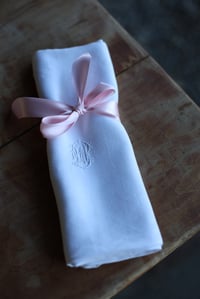 Image 1 of 1 französische Serviette mit Monogram  nicht entzifferbar