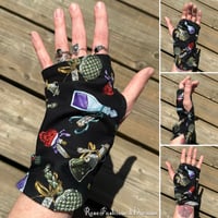 Image 11 of M-T-O Silk Lined Gloves Spooky Prints (Style Slouch Mini)