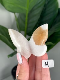 Image 8 of 3D STILBITE X SCOLECITE BUTTERFLY