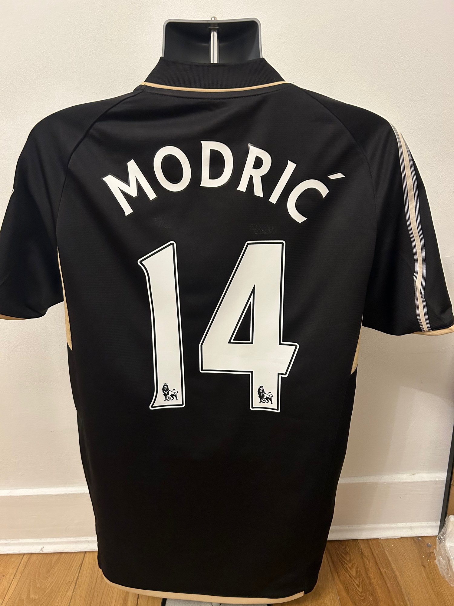 Image of Tottenham Hotspur “MODRIĆ 14” 2008/09 Third Shirt + PL patches (M)
