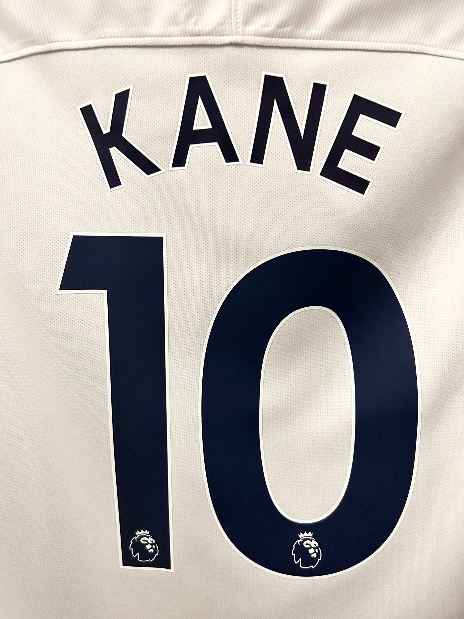 Image of Tottenham Hotspur “KANE 10” 2017/18 Home Shirt + PL patches, L