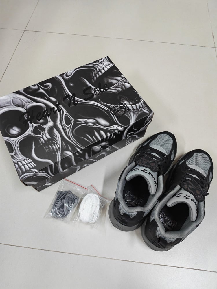 Heart N Sole “BlackOut” Runner 