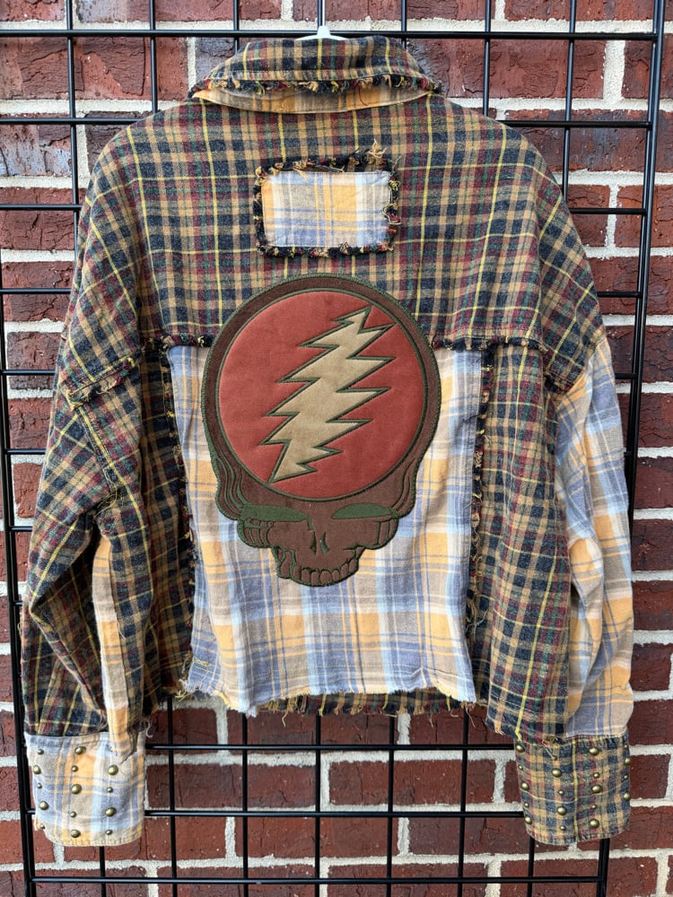 Image of Size SM oversized cropped flannel