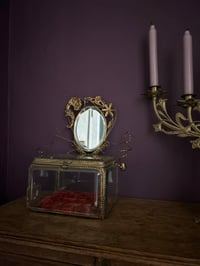 Image 14 of Très grand coffre à bijoux/reliquaire en verre biseauté, velours, miroir, XIXÈME s.