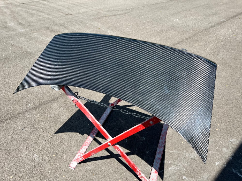 GC Chassis dry carbon trunk