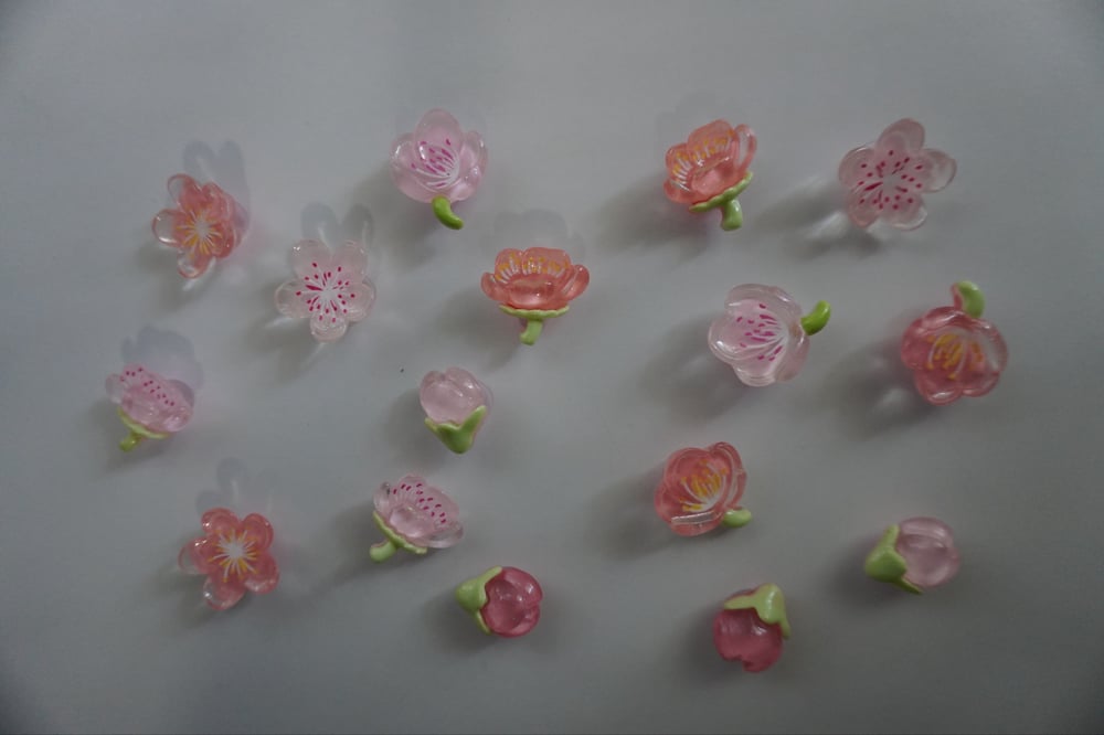 Image of Subtle Florals Tote Charms (16pc)