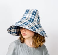 Image 2 of Caddie beach hat blue plaid