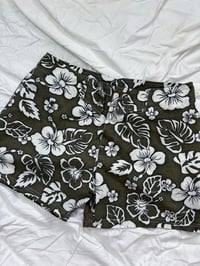 Image 3 of 00s Surfer shorts // 38