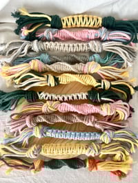 Image 4 of Mordedores artesanales macramé