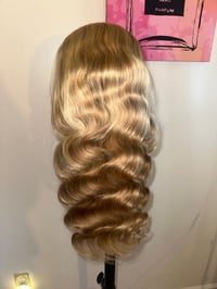 Image 1 of 22 inch 27/613 body wave wig 