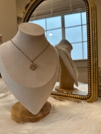 Spinning leaf necklace