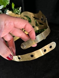 Image 11 of Authentique couronne du XIXème siècle en laiton martelé, ajustable! 