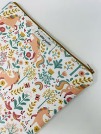 Image 5 of Pochette XL intérieur enduit toile de coton licornes pastel
