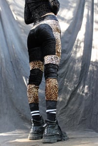 Image 2 of RAYA leggings,  leopard velour