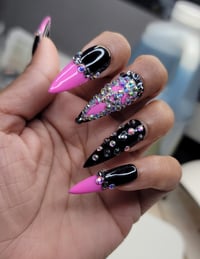 Image 2 of Pink hallo Press On Nails