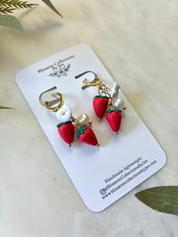 Image 2 of Mini Strawberries