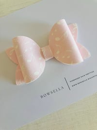 pink music bow 