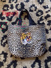 Image 17 of Extra large leopard embroidery patch tote bag