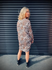 Image 2 of Milano dress with pockets- Snow leopard