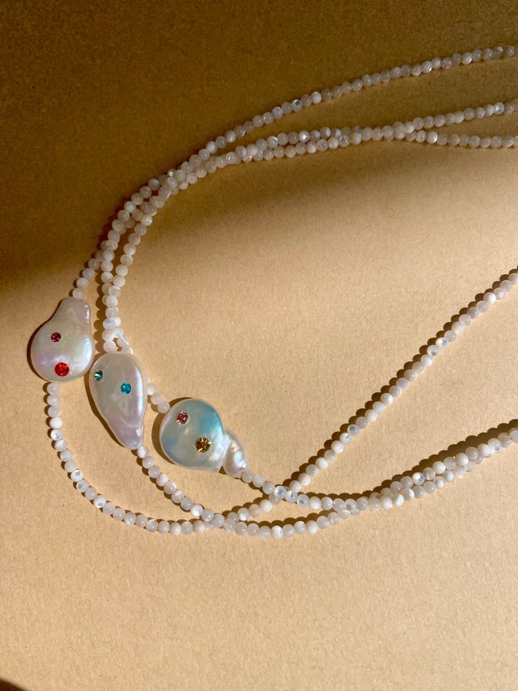 Image of Mini MOP reversible pearl necklace 