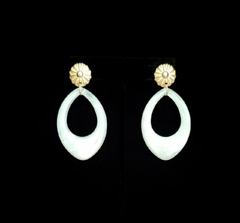 Image of White & Gold Barely Marbled Pierced Earrings 