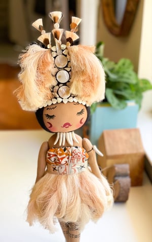 Image of SAMOAN TAUPOU ART DOLL MEDIUM 