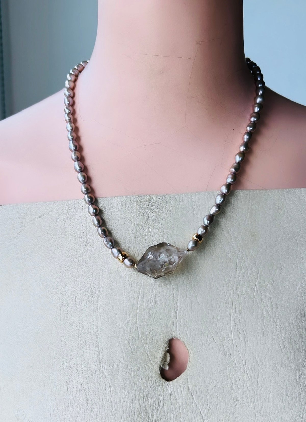HORIZONS-Gray Tibetan Quartz + Gray pearls