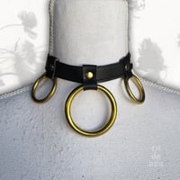  BLK SMALL TRIPLE RING CHOKER BRASS 