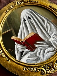 Image 2 of Fantasma leyendo