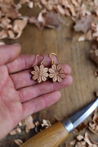 Image 5 of Daisy Flower~ Earrings 