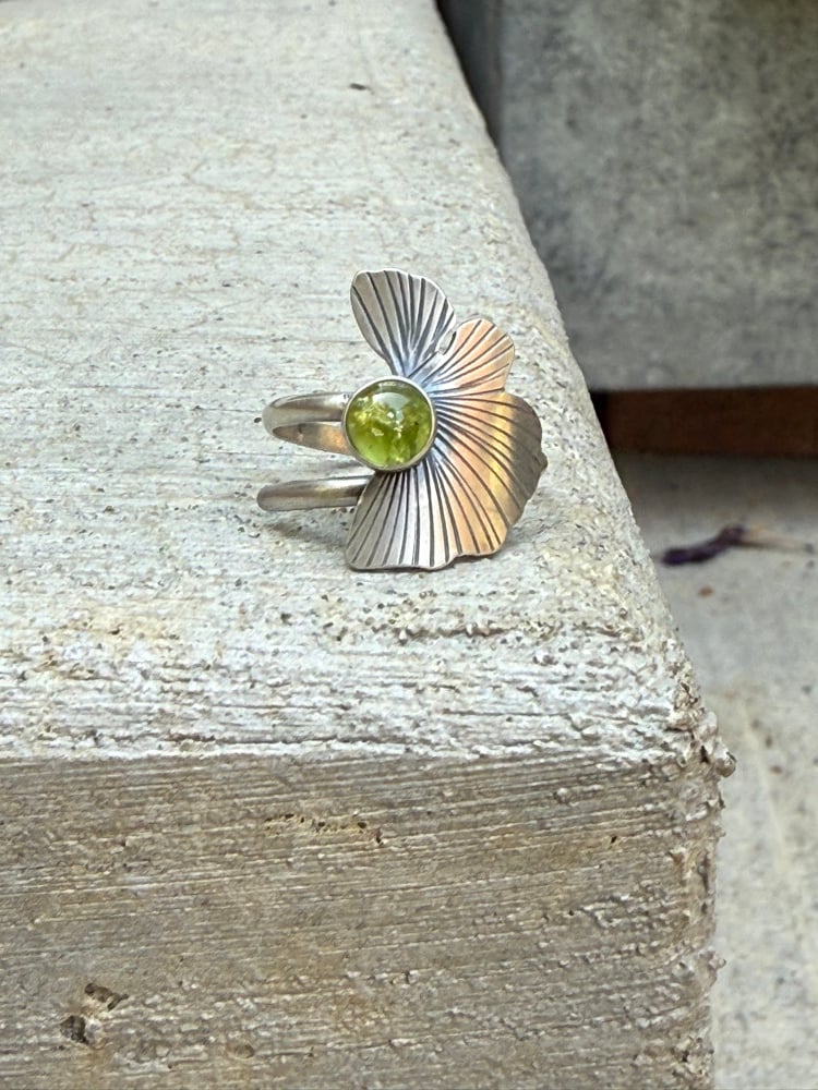 Image of Classic Ginkgo Leaf Ring with Peridot