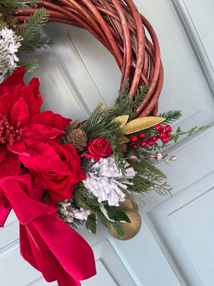 Image of 35cm Wicker with snow 