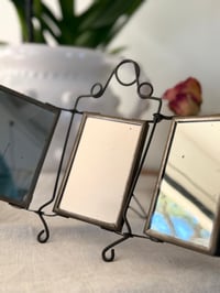 Image 2 of Petit miroir triptyque ancien