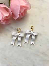 Image 2 of Large Bows