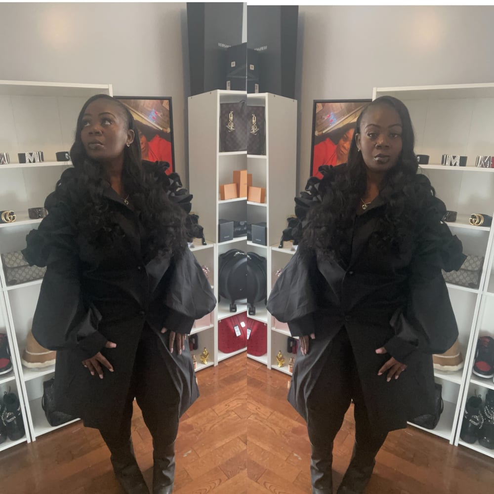 Image of FLORAL SLEEVE TRENCH COAT (BLACK)