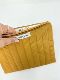 Image 3 of Pochette grand format LA SPACIEUSE Velours moutarde