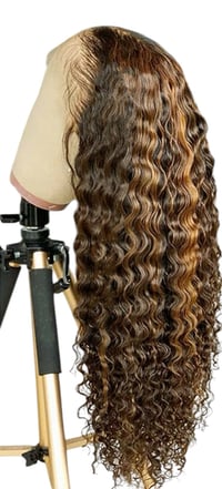 Image 1 of 16” OMBRÉ HIGHLIGHT KINKY CURLY