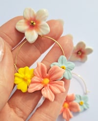 Image 3 of Églantine