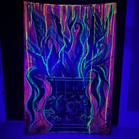 Image of skull vase on cardboard *pick up only* (blacklight)