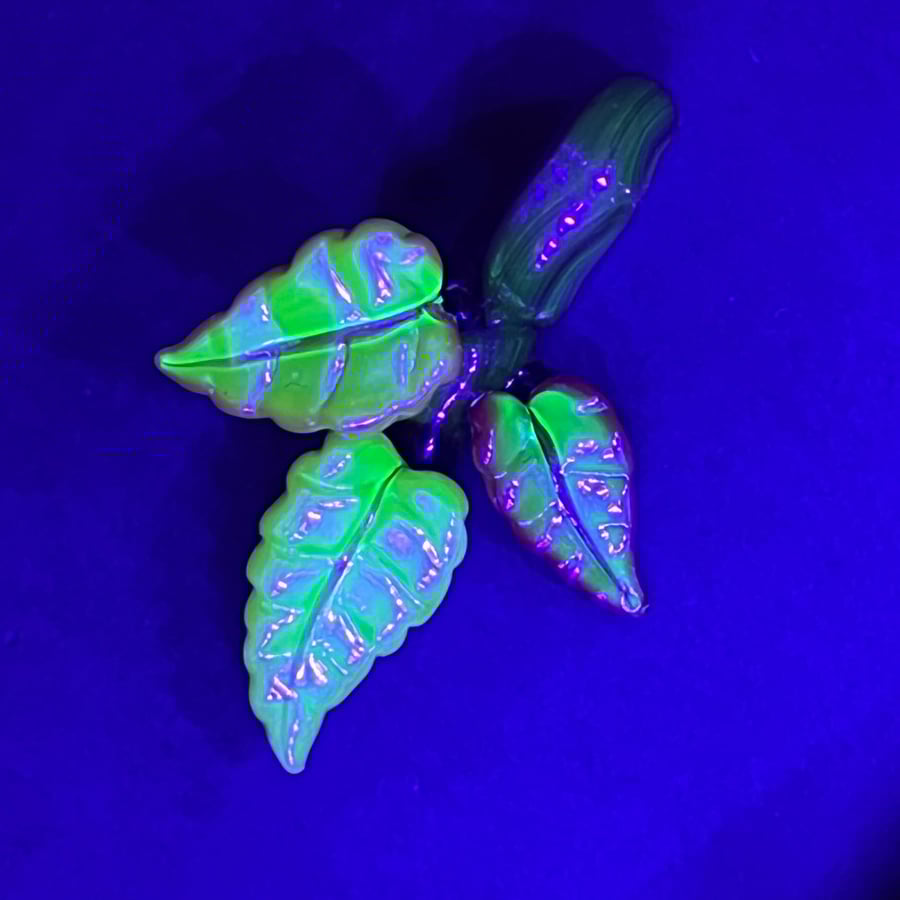 Image of Fall Fades 2025 Leaf Vine Pendant 9