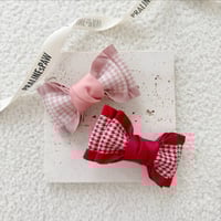 Image 1 of RUFFLE HOUNDSTOOTH HAIRBOW